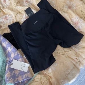 NVGTN signature leggings